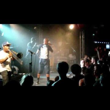 Preview image for the video "2011-05-19 Fishbone @ Le Hangar - Ivry - France (video-2441)".