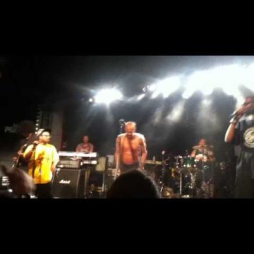 Preview image for the video "2011-05-15 Fishbone @ Le Plan - Ris Orangis - France (video-2487)".