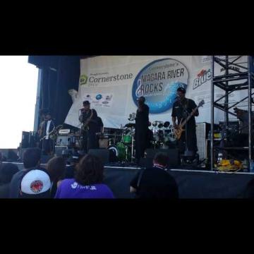 Preview image for the video "2014-06-22 Fishbone @ Niagara River Rocks - North Tonawanda - NY United States (video-2632)".