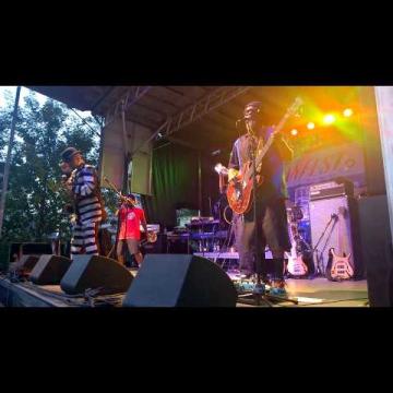 Preview image for the video "2014-11-01 Fishbone @ Circuit of the America's Fan Fest - Austin - TX United States (video-2715)".