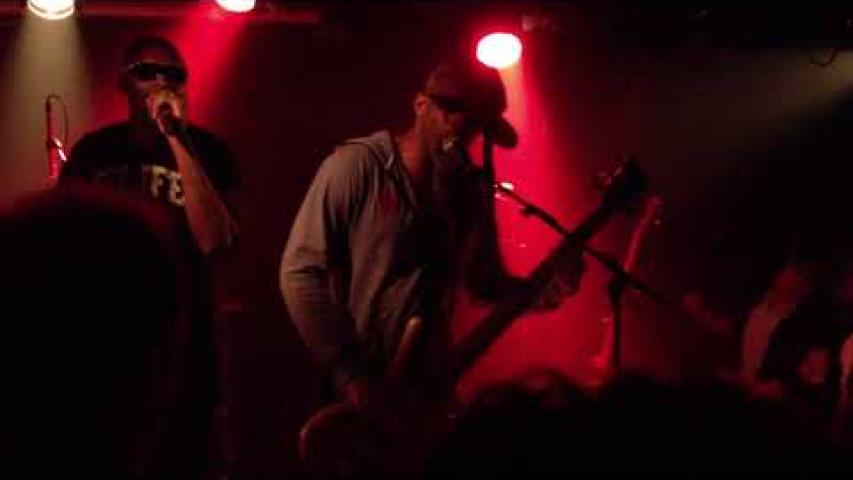Preview image for the video "2012-10-27 Fishbone @ La Luciole - Alençon - France (video-3049)".